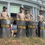 INDONESIA_-_polizia_e_luogo_di_culto_ok.jpg