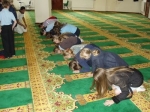 English-children-in-mosque.jpg