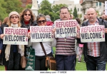 belfast-northern-ireland-uk-30th-aug-2015people-holding-refugees-welcome-f1w6db.jpg